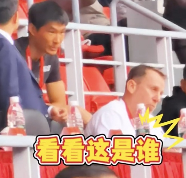 久爾杰維奇現(xiàn)身鹽城，現(xiàn)場(chǎng)觀看中國(guó)U22國(guó)足vs韓國(guó)