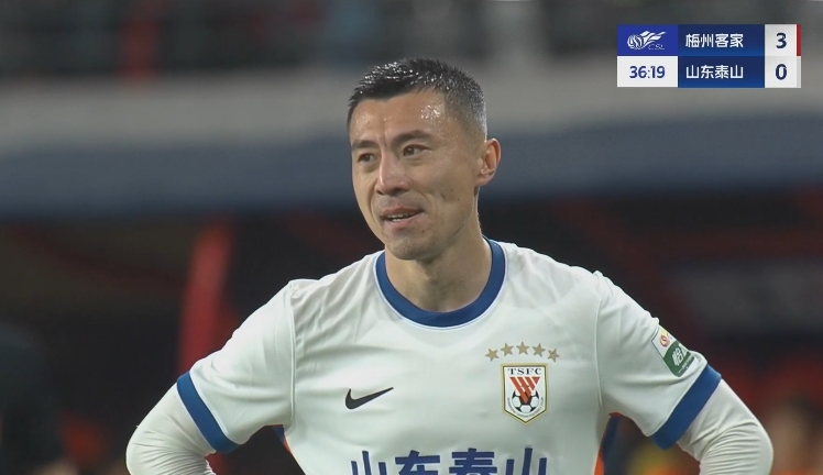 34分鐘0-3落后！36歲鄭錚苦笑36歲大雷沮喪 替補(bǔ)席黃政宇神態(tài)輕松