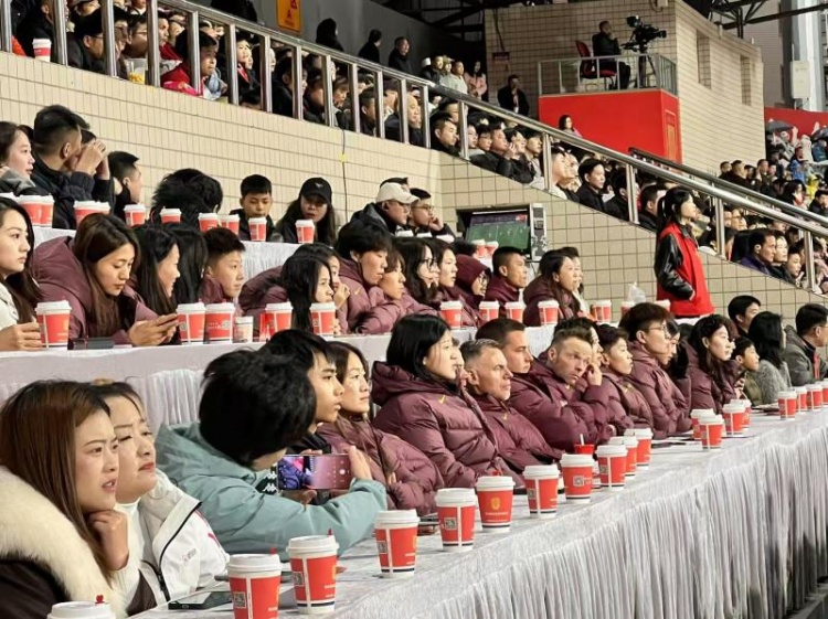 北青體育：中國女足現(xiàn)身中甲賽場，觀看重慶銅梁龍vs遼寧鐵人