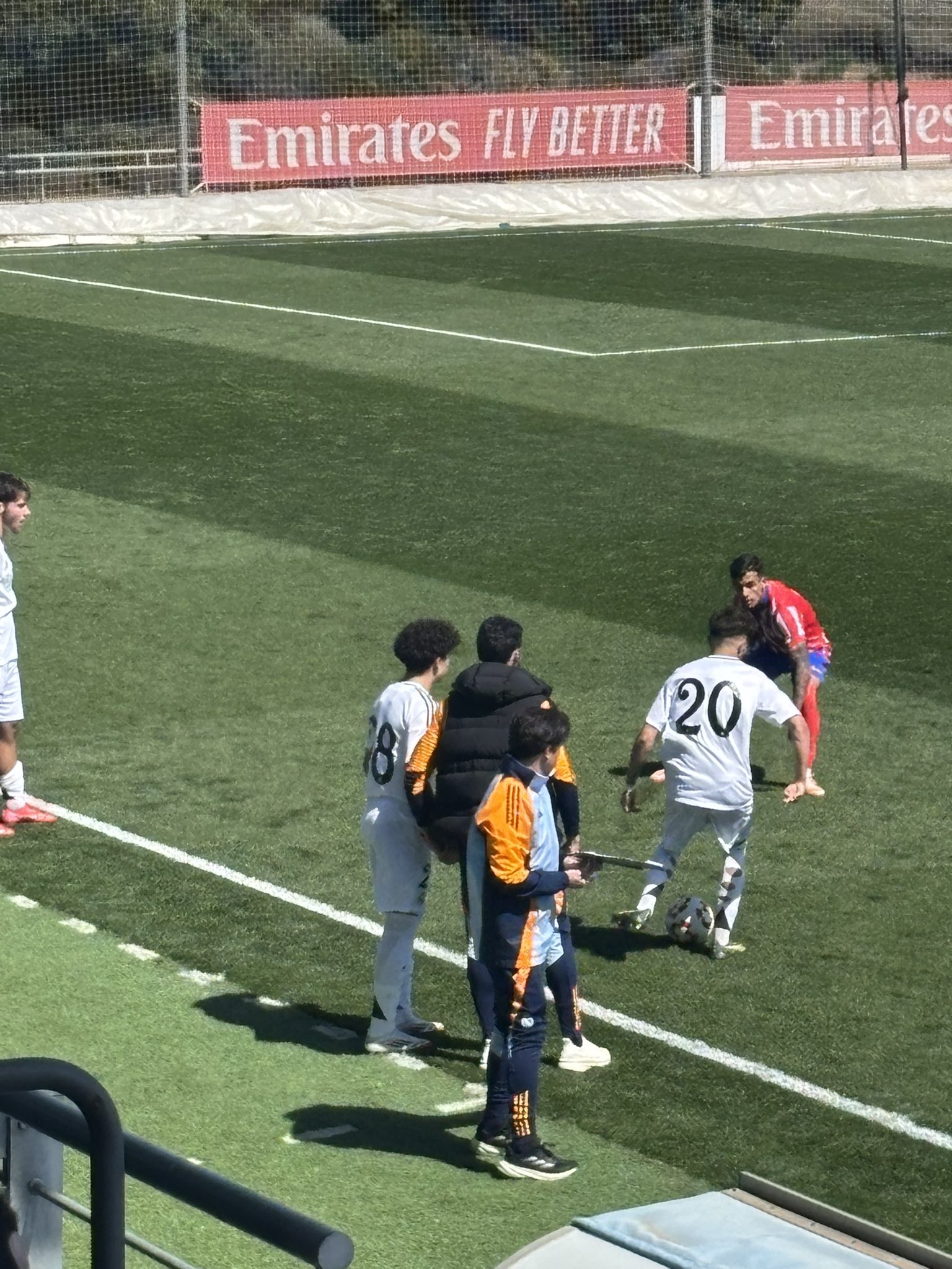天賦滿滿！馬塞洛15歲兒子恩佐皇馬U19首秀，登場(chǎng)5分鐘腳后跟助攻