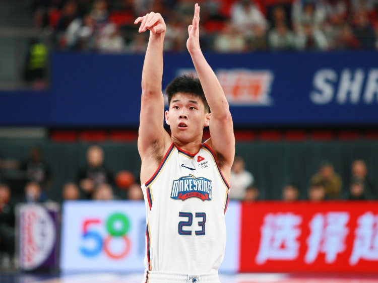 狀態(tài)可以！林葳半場8中5拿到13分1板1助