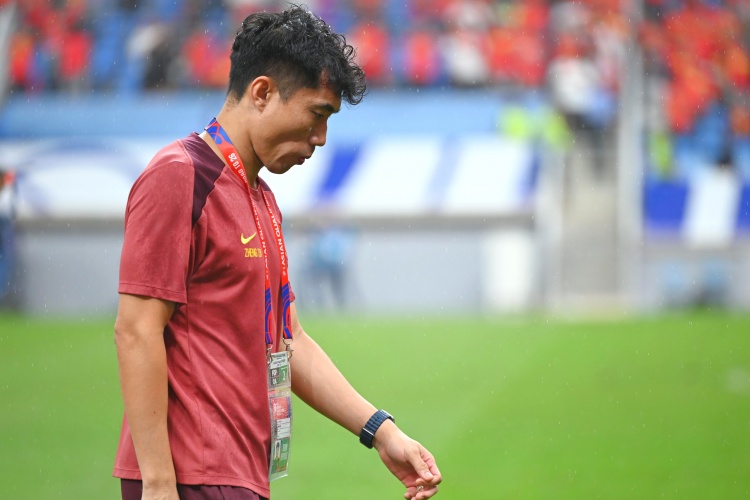 滬媒：單后腰讓國足防守承受更大壓力，若鄭智沒退役或能勝任