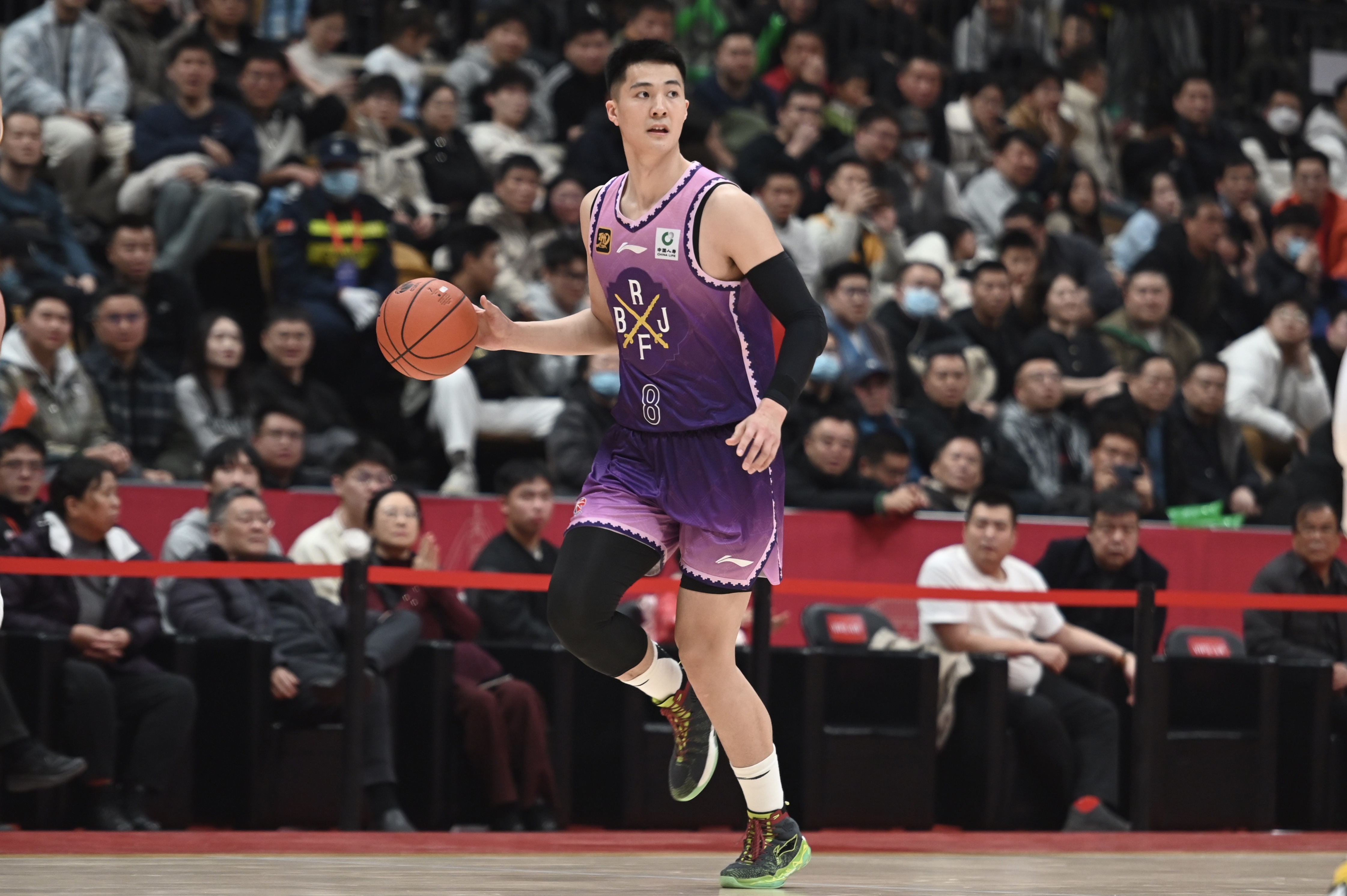 打得不錯(cuò)！朱松瑋半場6中3&三分2中1拿7分&搶下7個(gè)籃板