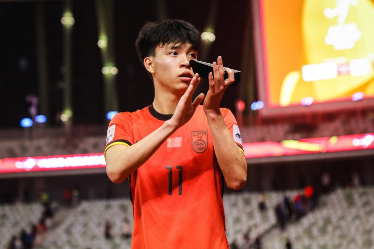 期待首秀！18歲王鈺棟入選中澳戰(zhàn)名單&穿11號，首進國足正賽名單